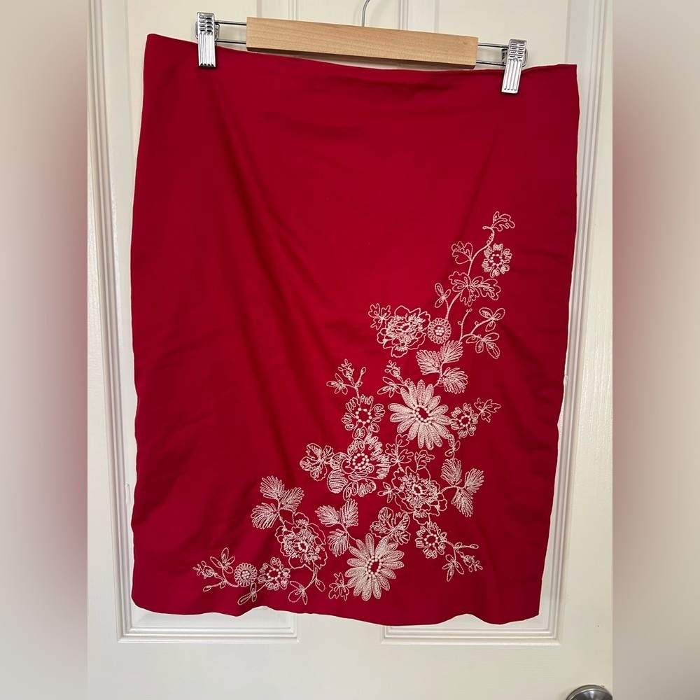 Talbots Red Embroidered Floral Skirt Size 12 Cotton A-Line Knee Length